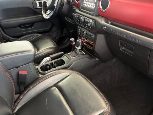 Used 2021 Jeep Wrangler Unlimited Rubicon w/ Cold Weather Group AWD/4WD image 17