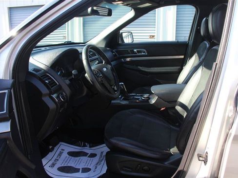 Used 2019 Ford Explorer XLT w/ Equipment Group 202A AWD/4WD image 19