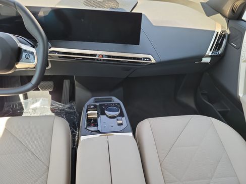 Certified 2026 BMW iX xDrive45 w/ Premium Package AWD/4WD image 9