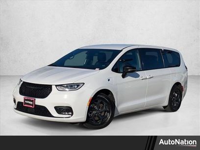 Used 2024 Chrysler Pacifica Limited