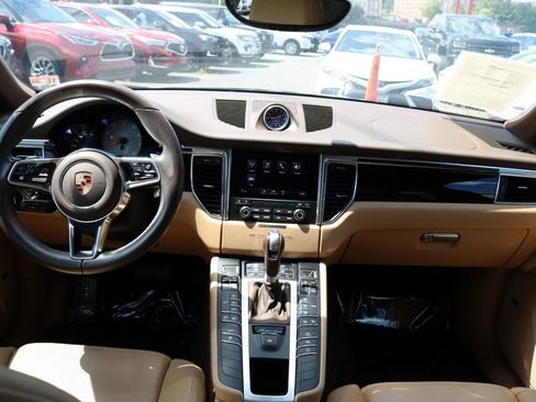 Used 2017 Porsche Macan S image 24