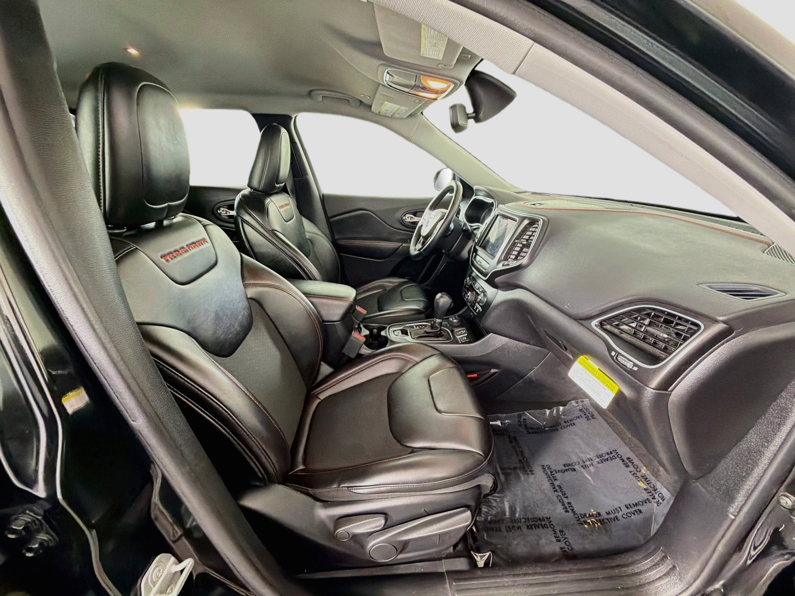 Used 2019 Jeep Cherokee Trailhawk w/ Cold Weather Group AWD/4WD image 33