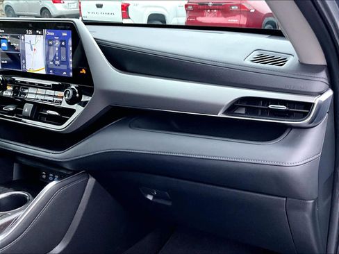 Used 2022 Toyota Highlander Platinum image 13