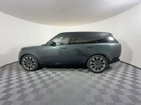 Used 2023 Land Rover Range Rover SE image 2