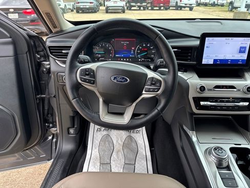 Used 2023 Ford Explorer XLT w/ Equipment Group 202A image 14