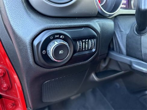 Used 2018 Jeep Wrangler Unlimited Rubicon image 19