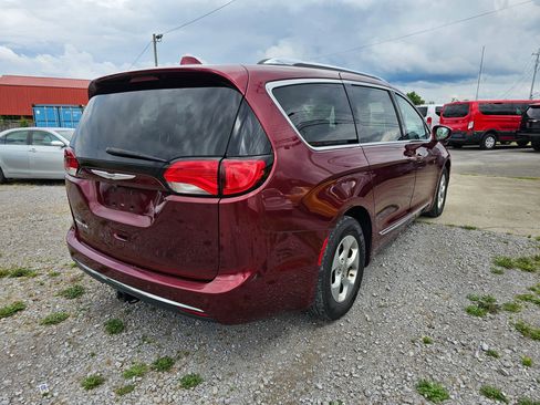 Used 2017 Chrysler Pacifica Touring-L Plus FWD image 22