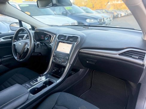 Used 2019 Ford Fusion SE image 19