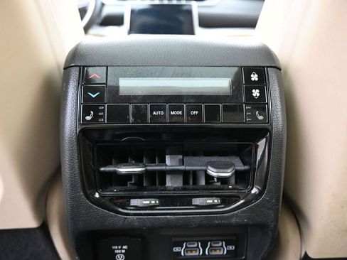 Used 2022 Jeep Grand Cherokee L Limited AWD/4WD image 29