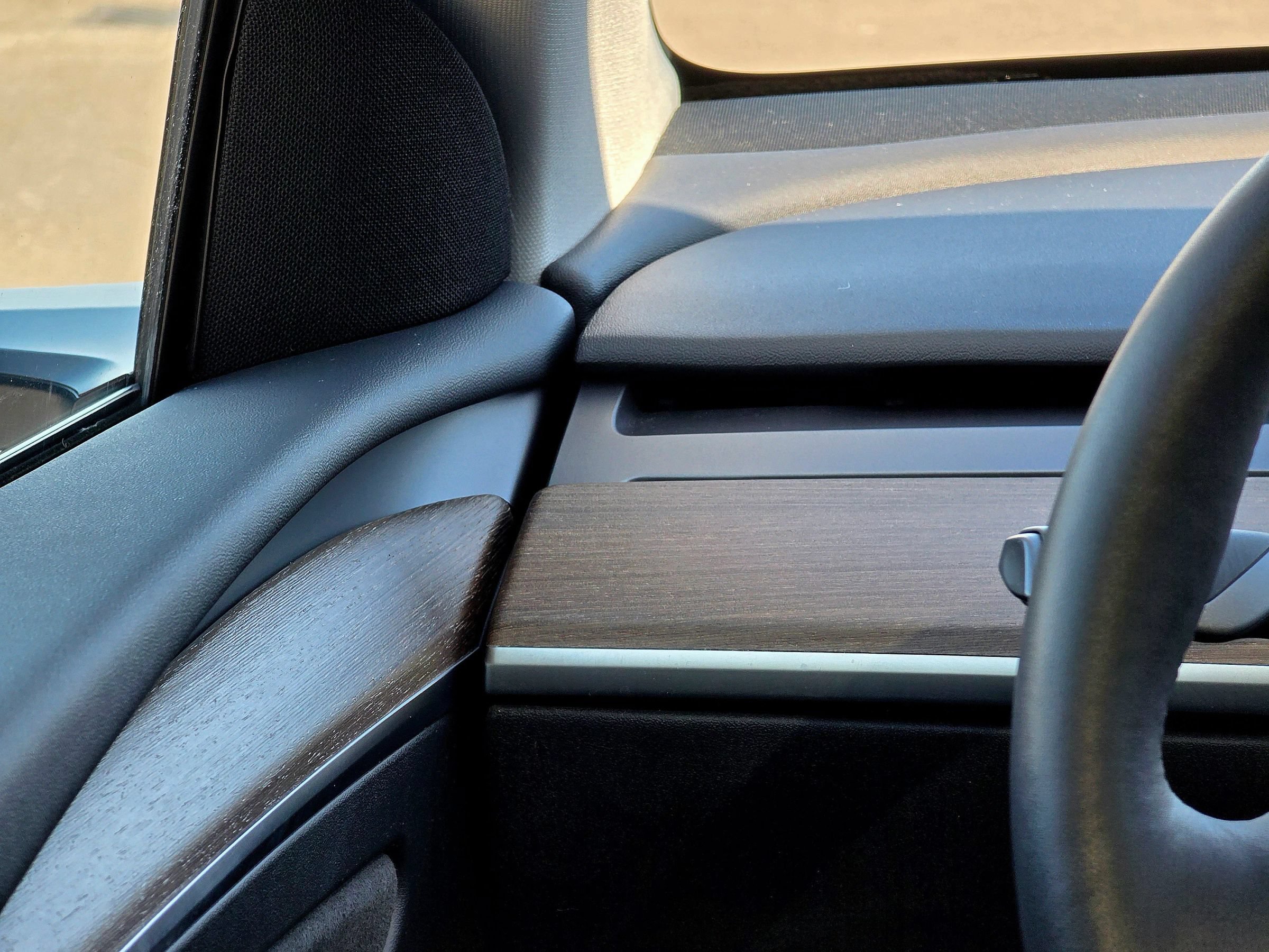 Used 2024 Tesla Model Y Long Range AWD/4WD image 25
