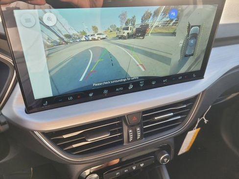 New 2025 Ford Escape SE w/ PHEV Premium Package FWD image 10