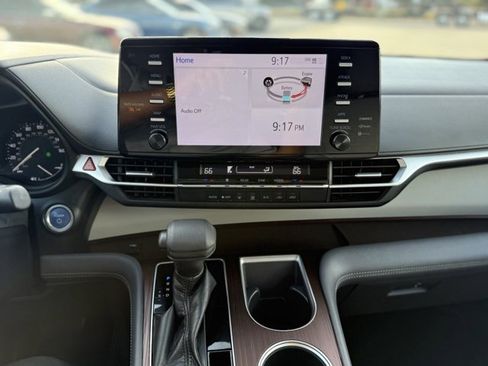 Used 2021 Toyota Sienna LE image 12