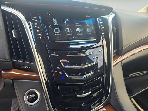 Used 2019 Cadillac Escalade Luxury AWD/4WD image 20