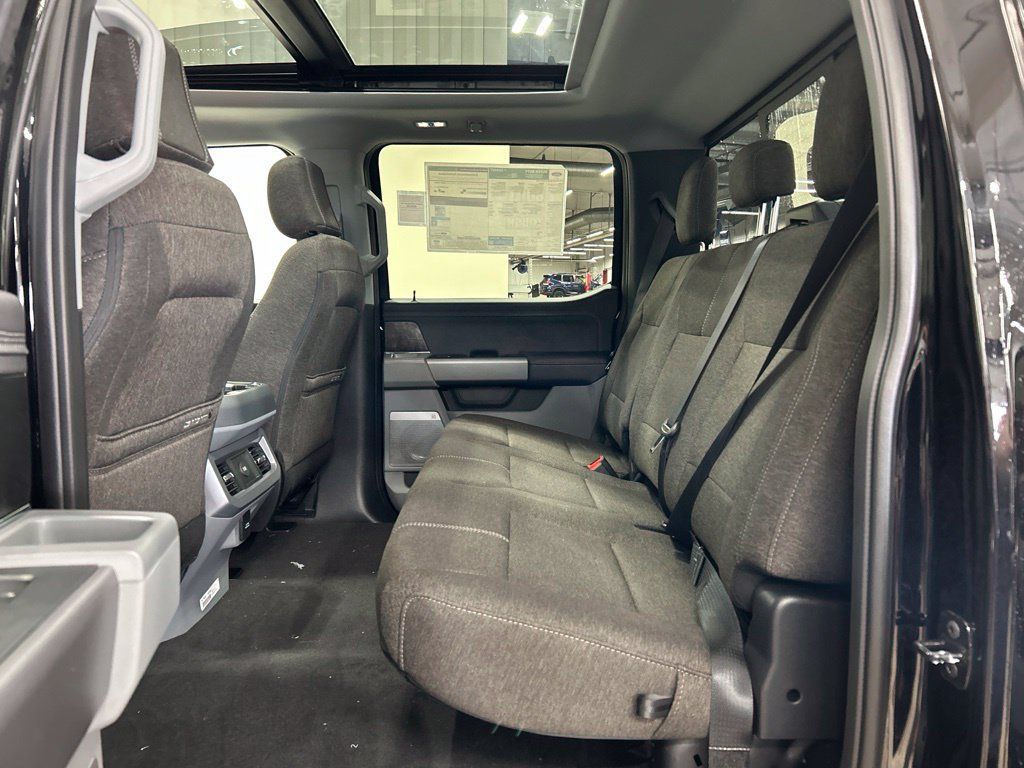 New 2027 Ford F250 XLT w/ XLT Premium Package AWD/4WD image 28