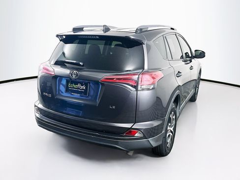 Used 2018 Toyota RAV4 LE FWD image 9