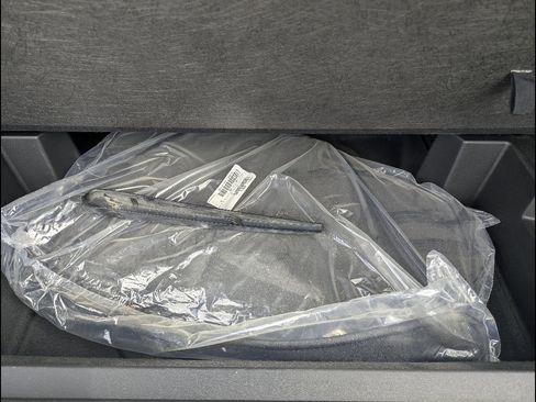 Used 2021 Chevrolet Equinox LS w/ LS Convenience Package image 22