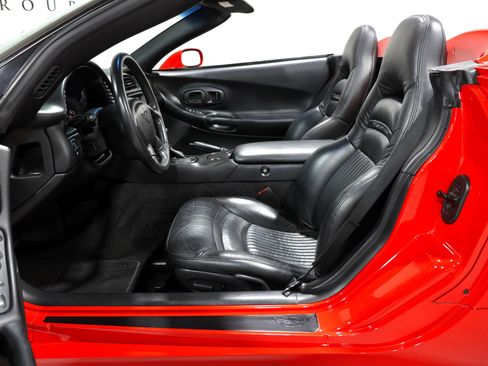 Used 2004 Chevrolet Corvette Convertible w/ Preferred Equipment Group RWD image 67