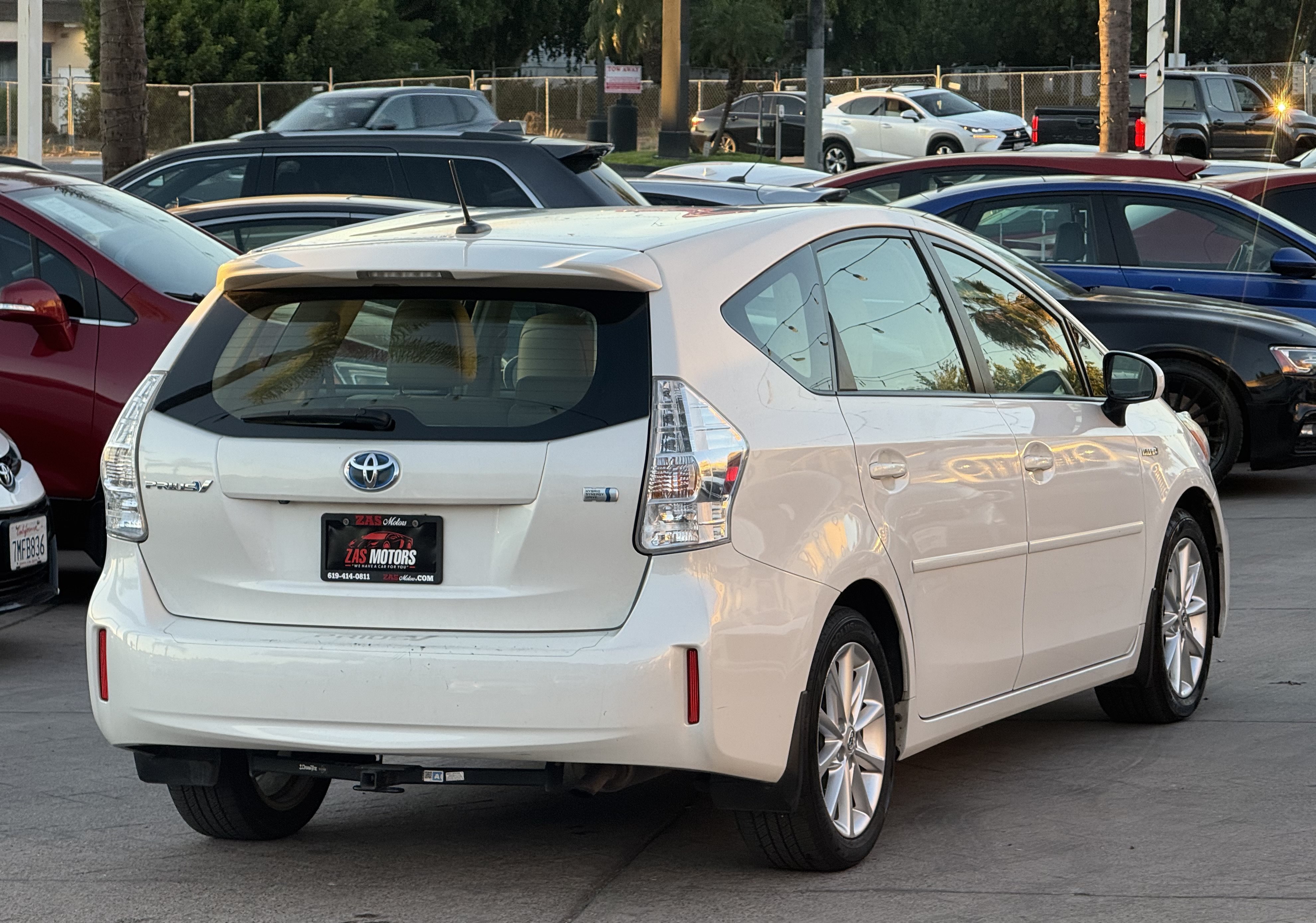 Used 2013 Toyota Prius V Five FWD image 4