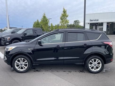 Used 2018 Ford Escape SE FWD image 2