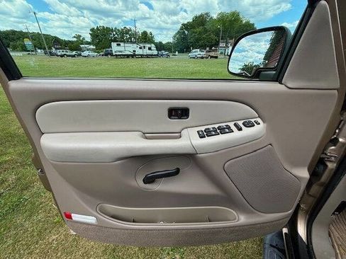 Used 2001 Chevrolet Tahoe LS w/ LS Preferred Equipment Group image 10