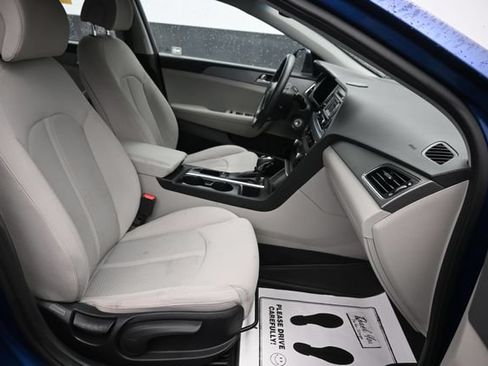 Used 2017 Hyundai Sonata SE FWD image 8