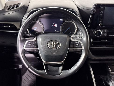 Used 2022 Toyota Highlander XLE AWD/4WD image 13