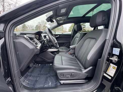 Used 2023 Audi Q4 e-tron Prestige w/ Black Optic Package image 4