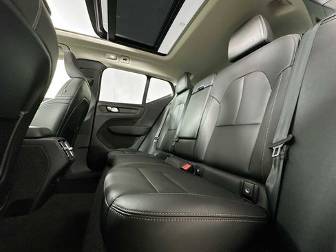 Used 2025 Volvo XC40 B5 Plus image 22