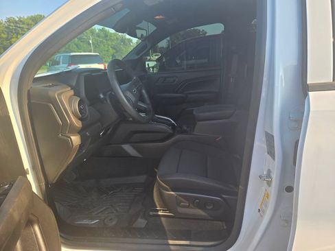 Used 2024 Chevrolet Colorado Trail Boss w/ Advanced Trailering Package AWD/4WD image 7