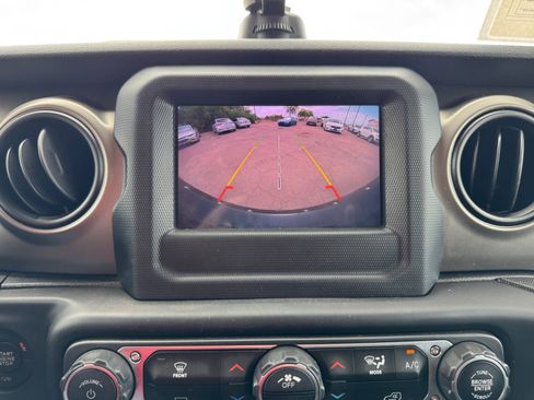 Used 2018 Jeep Wrangler Unlimited Sport S AWD/4WD image 21