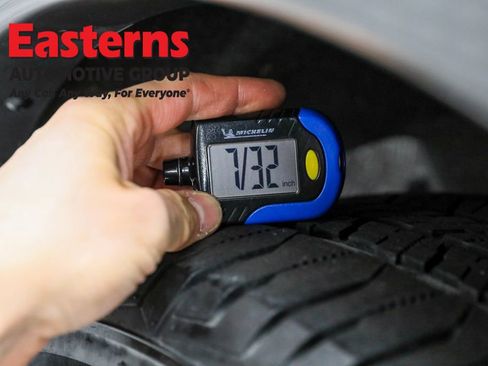 Used 2023 Nissan Armada SL w/ Captain's Chairs Package image 30