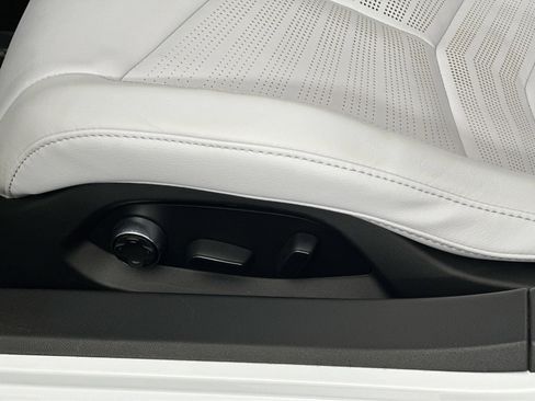 Used 2024 Chevrolet Corvette Stingray Premium Conv w/ Z51 Performance Package RWD image 19