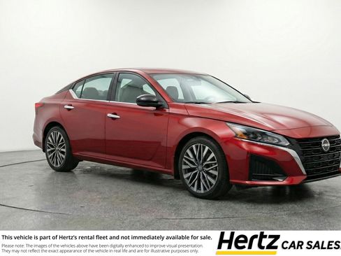 Used 2025 Nissan Altima 2.5 SV image 1