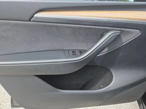 Used 2023 Tesla Model Y Long Range AWD/4WD image 30