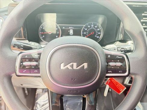 Used 2022 Kia Sorento LX AWD/4WD image 10