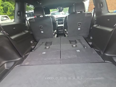 Used 2024 Jeep Grand Cherokee L Laredo RWD image 19
