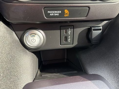 Used 2025 Nissan Leaf S image 35