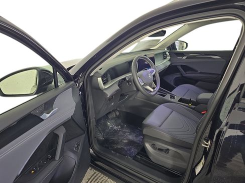 New 2026 Volkswagen Tiguan SE AWD/4WD image 2