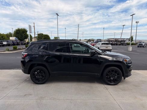 Used 2022 Jeep Compass Latitude w/ Convenience Group AWD/4WD image 13