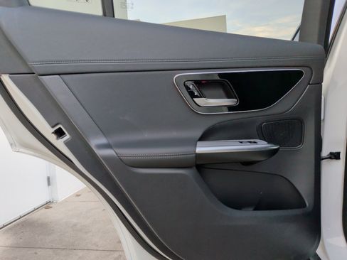 Used 2024 Mercedes-Benz GLC 300 image 35