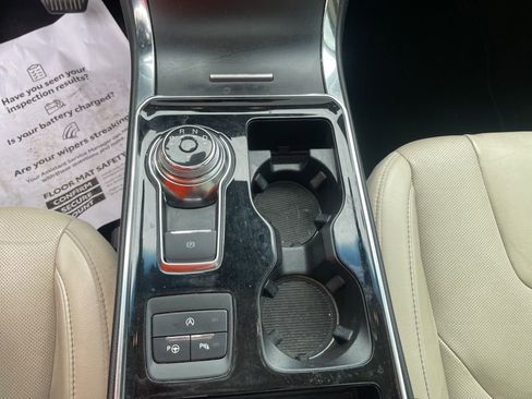 Used 2019 Ford Edge Titanium w/ Equipment Group 301A image 25