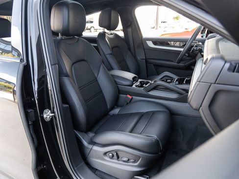 Certified 2025 Porsche Cayenne S AWD/4WD image 46