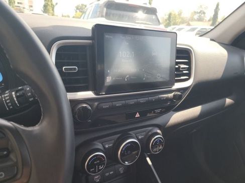 Used 2025 Hyundai Venue SEL FWD image 17