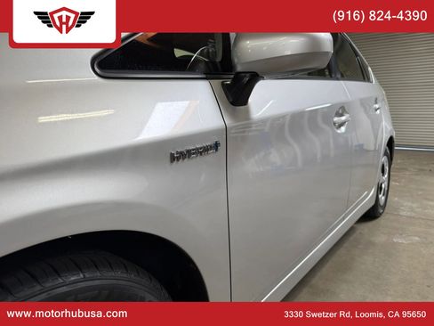 Used 2013 Toyota Prius Four w/ Deluxe Solar Roof Pkg FWD image 2