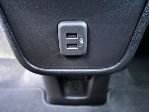 Used 2024 GMC Terrain SLT image 16