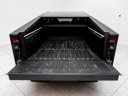 Used 2024 Tesla Cybertruck AWD Crew Cab image 48