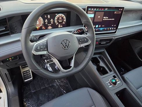 New 2026 Volkswagen Tiguan SE R-Line FWD image 3