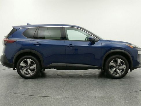 Used 2025 Nissan Rogue SV FWD image 11