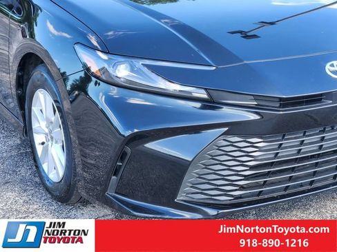Used 2025 Toyota Camry LE w/ Convenience Package FWD image 10