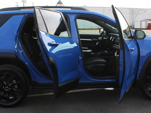 New 2025 GMC Terrain Elevation w/ Elevation Premium Package image 11